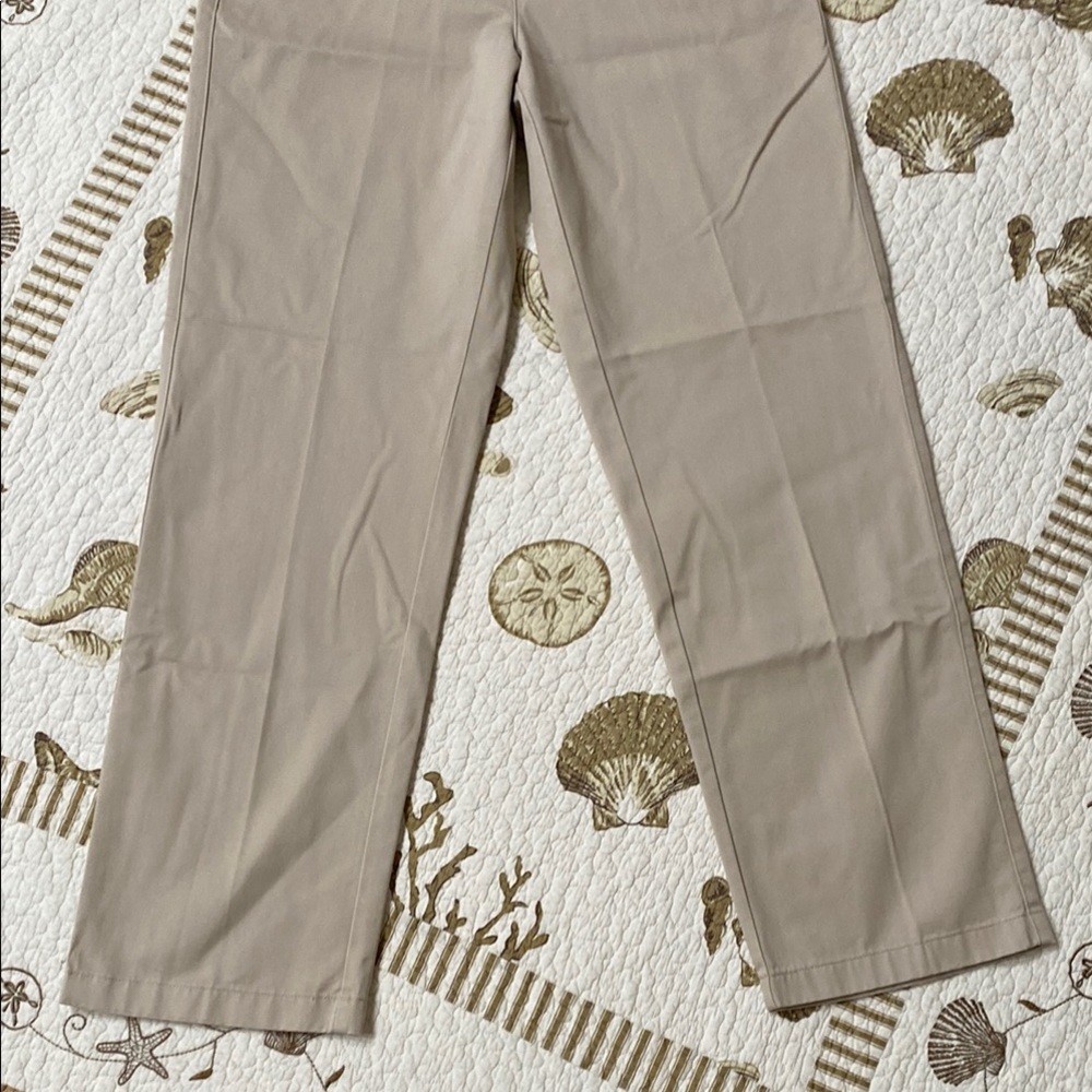 L.L. BEAN Tan Classic Fit Straight-Leg Khaki Pants. Size 6 Regular. - Picture 4 of 12
